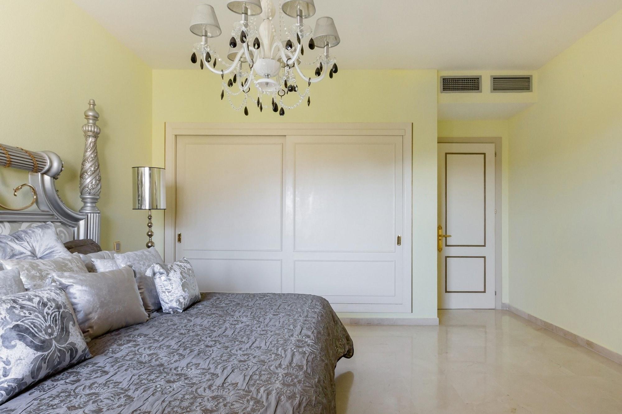 Royal Roman Empire Marbella Exterior photo